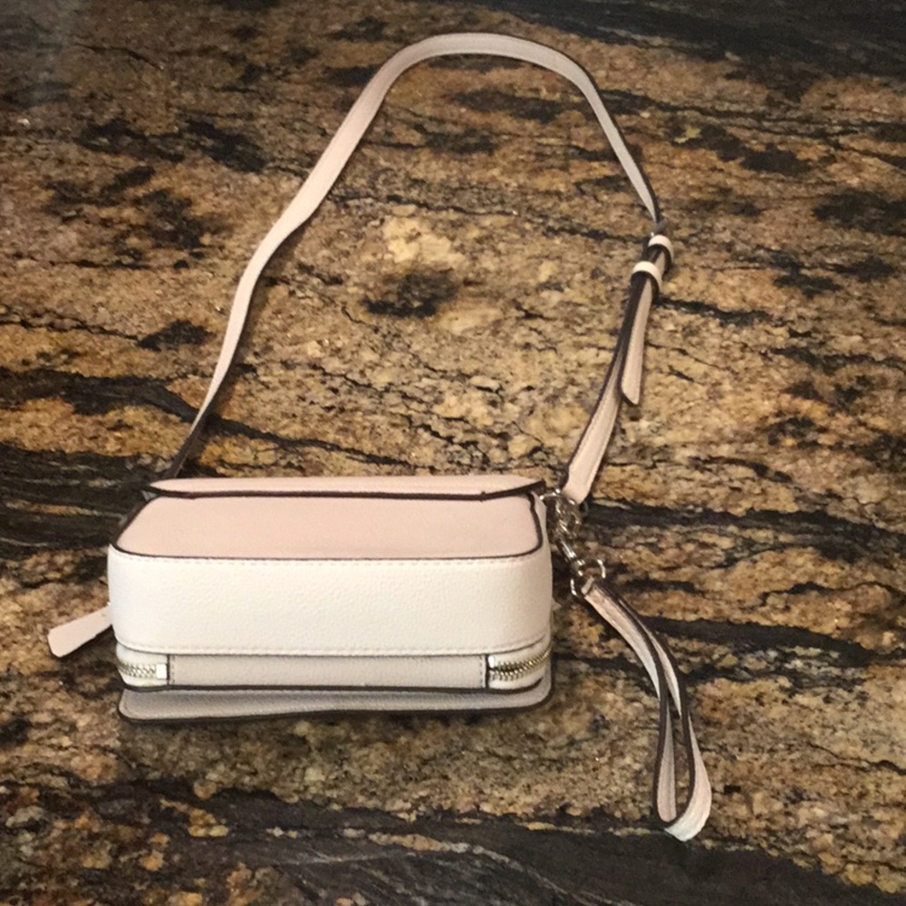 🏵Beautiful Guess Small Purse 🏵 - Picture 4 of 6